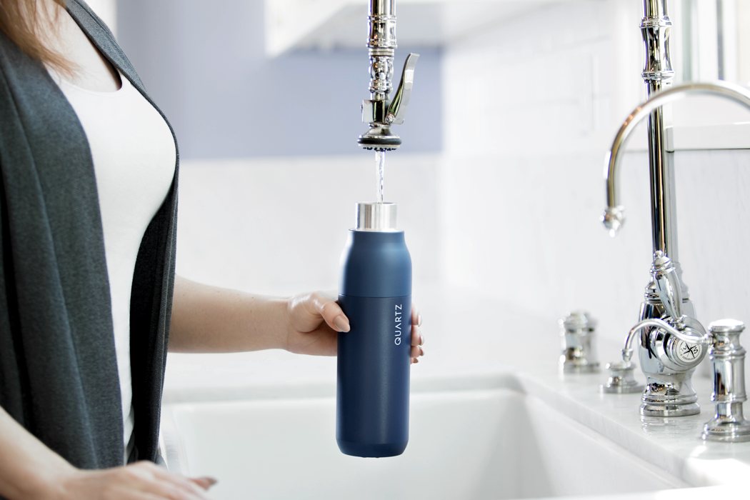 This portable bottle turns your regular water into sparkling water… just by  pushing a button - Yanko Design