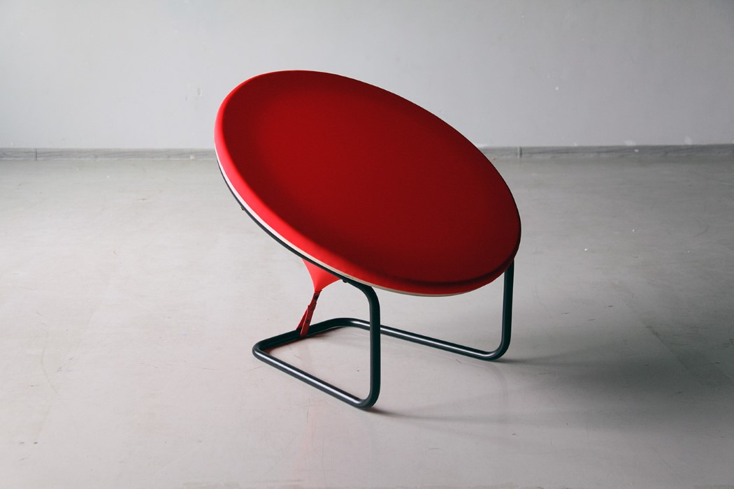 The Red Dot chair is simple, but makes a visual statement - Design