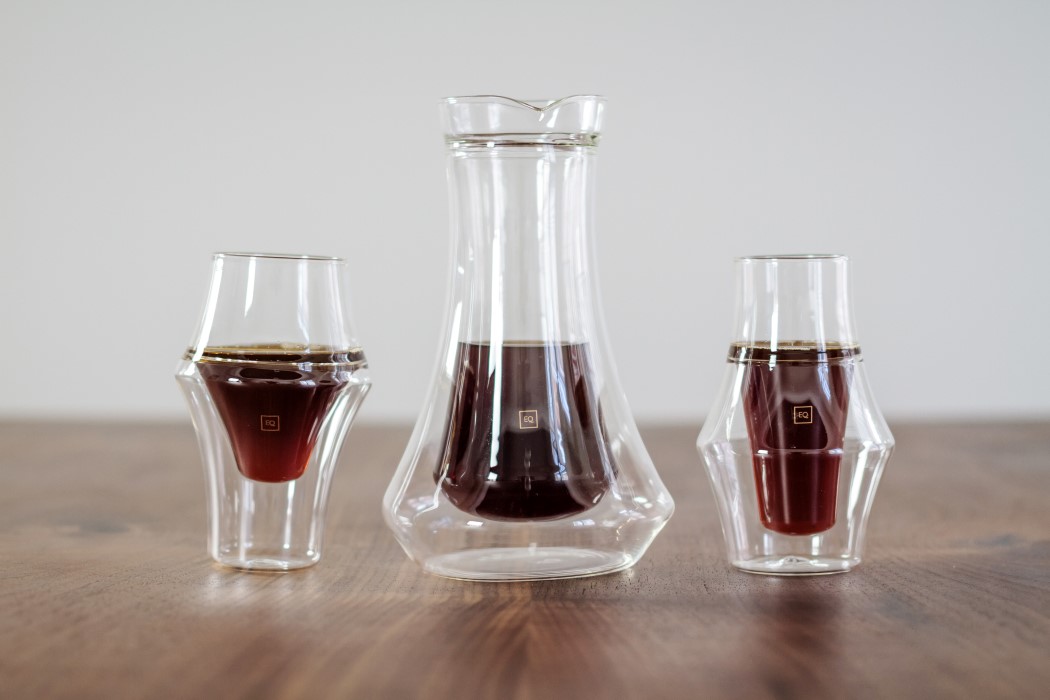 https://www.yankodesign.com/images/design_news/2019/02/coffee-is-as-complex-as-wine-kruves-coffee-glasses-help-you-appreciate-it/kruve_eq_14.jpg