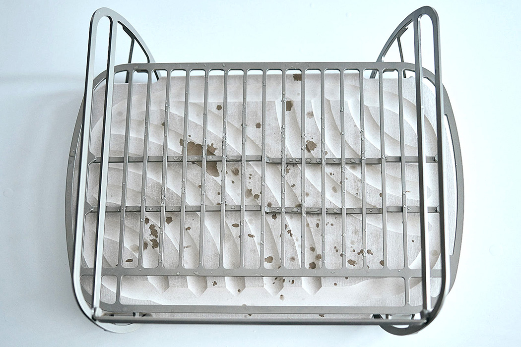 https://www.yankodesign.com/images/design_news/2019/06/the-dorai-dish-rack-uses-an-organic-mineral-to-instantly-evaporate-water/dorai20.jpg