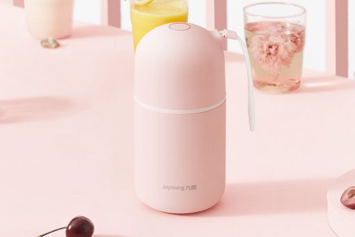 https://www.yankodesign.com/images/design_news/2019/09/2-minutes-is-all-this-portable-blender-needs-to-whip-up-hot-and-cold-drinks/magic_beans_portable_high_speed_blender_machine_layout-510x340.jpg