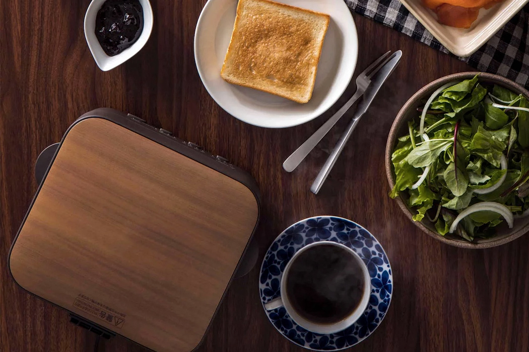 Mitsubishi Makes A $373 Toaster For Extreme Bread Enthusiasts