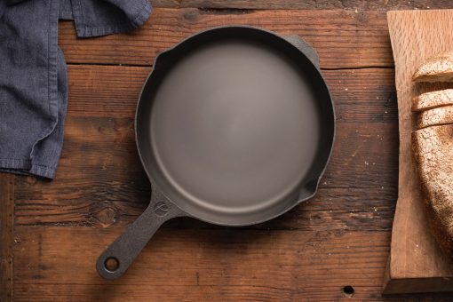 By being 30% lighter, this ultimate minimalist non-stick cast iron skillet  is much easier to cook with! - Yanko Design