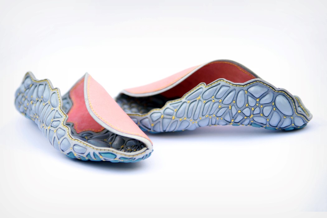 This slip-on shoe is custom made for your foot, with a single wrap-around  surface - Yanko Design