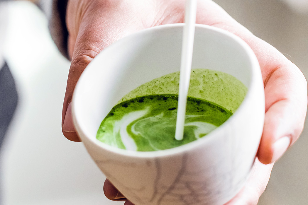 https://www.yankodesign.com/images/design_news/2020/08/instant-matcha-brewing-machine-gives-you-fresh-organically-made-matcha-tea-in-minutes/matcha5.jpg