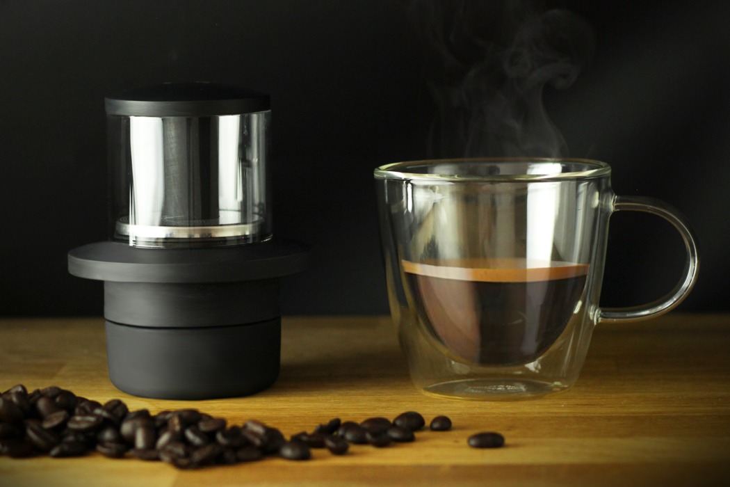 https://www.yankodesign.com/images/design_news/2020/09/coffee-makers/07-Pocket-sized-barista_Coffeejack_CoffeeMakers_yankodesign1.jpg