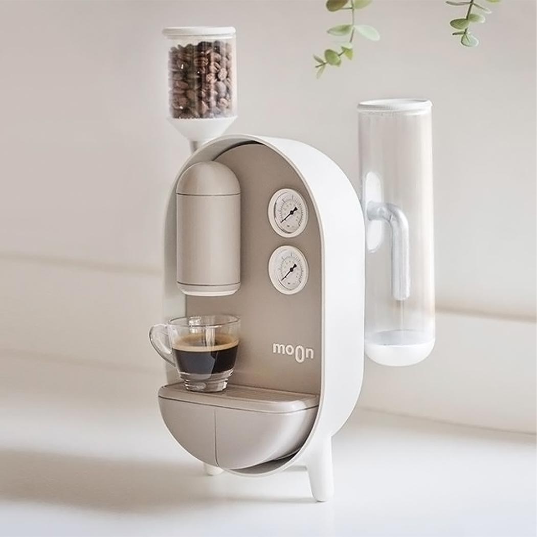 https://www.yankodesign.com/images/design_news/2020/09/this-moon-coffee-maker-will-make-our-morning-missions-easy/07-moon_coffee_yankodesign.jpg