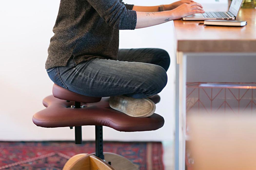 This chair was designed to let you sit cross-legged for better posture and  health! - Yanko Design
