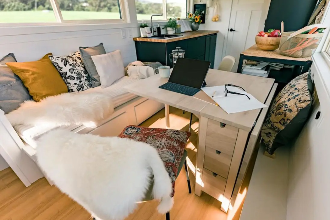 https://www.yankodesign.com/images/design_news/2020/11/ikeas-tiny-home-and-more-that-show-why-this-millennial-friendly-trend-is-here-to-stay/02-IKEA_tiny-home-design_escape-homes.jpg