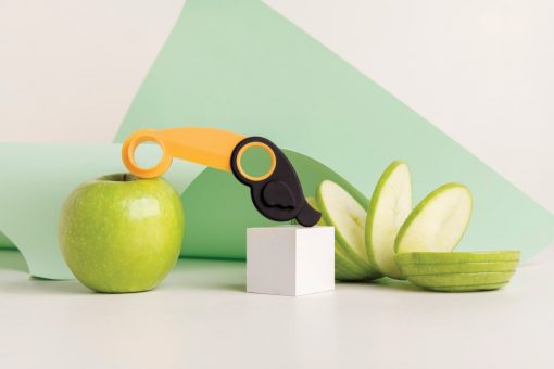 Adorable Bat-shaped Kitchen Scissors Cut Bags and Veggies, Crack Nuts, and  Open Bottles - Yanko Design