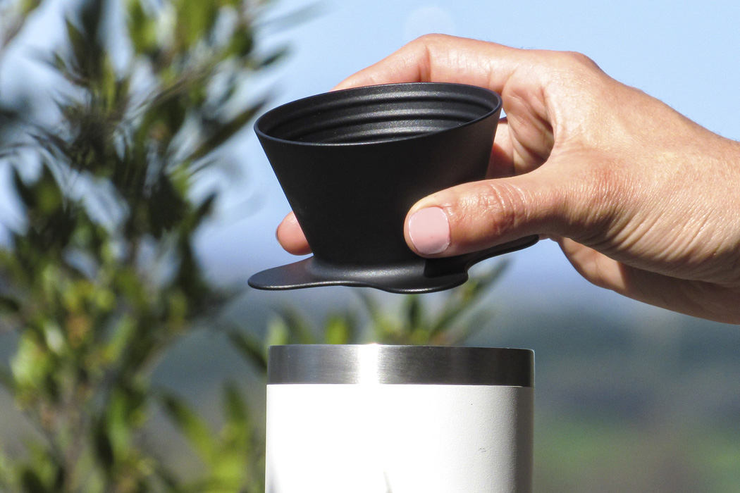 https://www.yankodesign.com/images/design_news/2021/05/orea-coffee-brewer/Orea-the-smallest-aluminum-pour-over-coffee-brewer_14.jpg