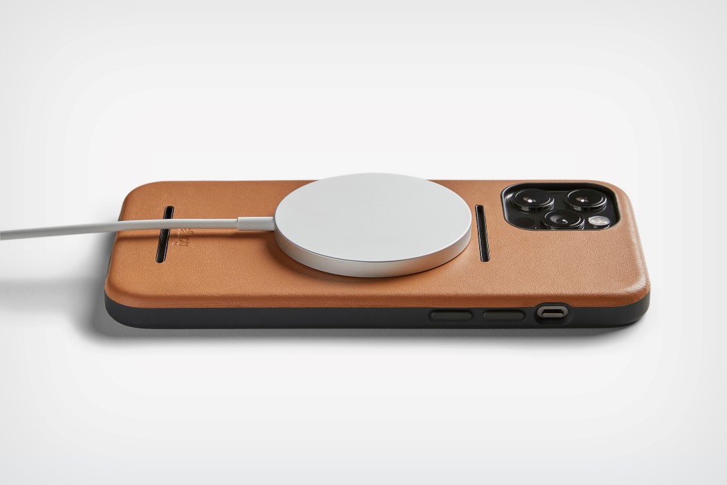 Bellroy released its own premium leather iPhone case + magnetic wallet to  rival Apple's MagSafe accessories - Yanko Design