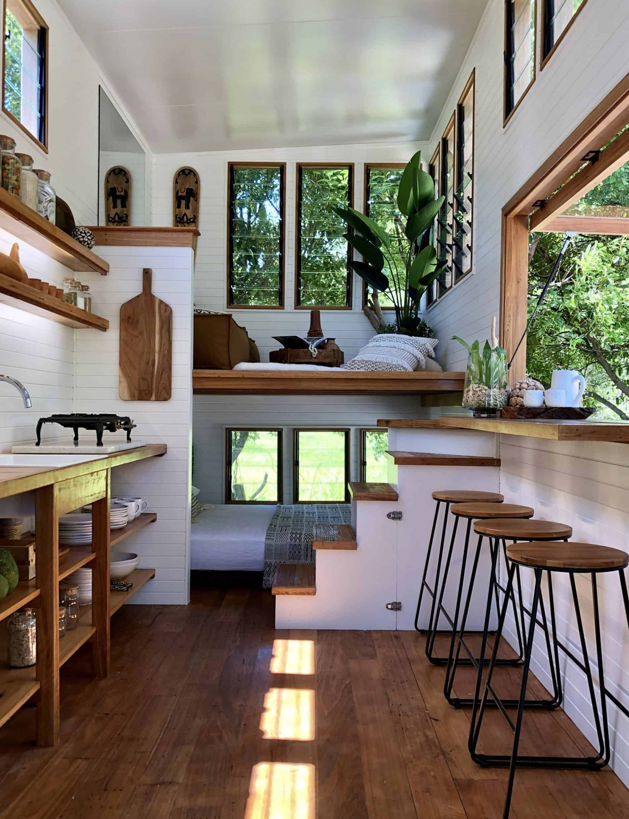 https://www.yankodesign.com/images/design_news/2021/07/tiny-home-interiors/tiny_home_interiors_ds_yanko_design-01.jpg