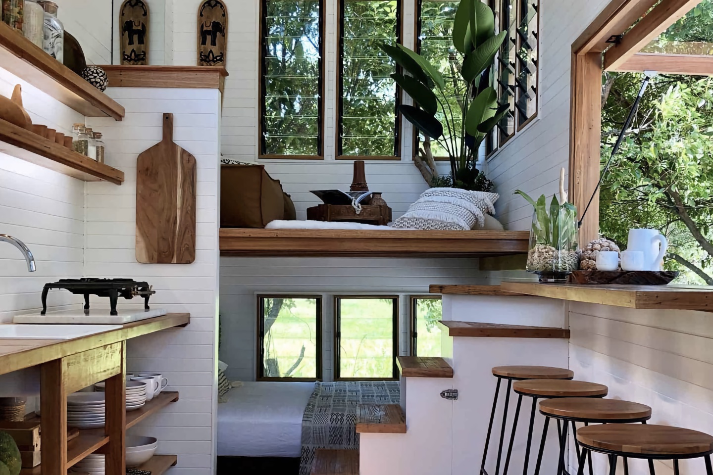 https://www.yankodesign.com/images/design_news/2021/09/tiny-home-interiors/tiny_home_interiors_micro_living_hero.jpg