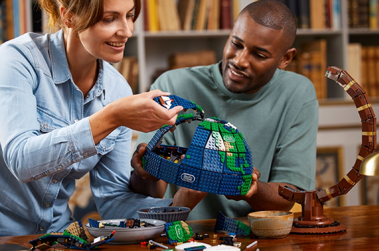 The Lego Globe From 3863 Bricks - Gift Ideas - Creative Spotting