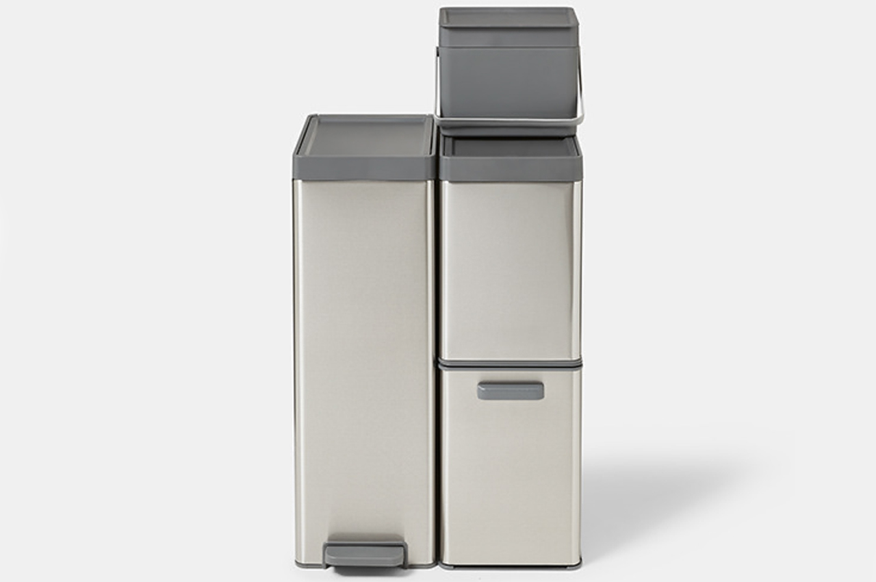 https://www.yankodesign.com/images/design_news/2022/01/this-modular-kitchen-bin-is-designed-to-simplify-sorting-and-taking-out-your-trash/09_goodhome_kingfisher_recyclingbin.jpg