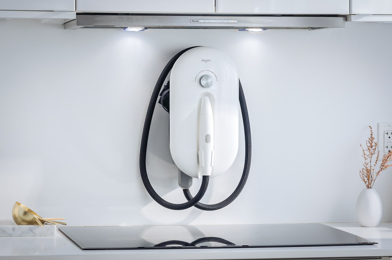 https://www.yankodesign.com/images/design_news/2022/02/portable_smart_kitchen_steam_cleaner_and_dishwasher_hero.jpg
