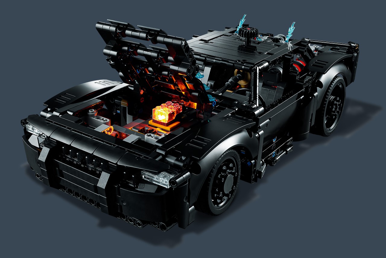 LEGO Technic - THE BATMAN - BATMOBILE - - Fat Brain Toys