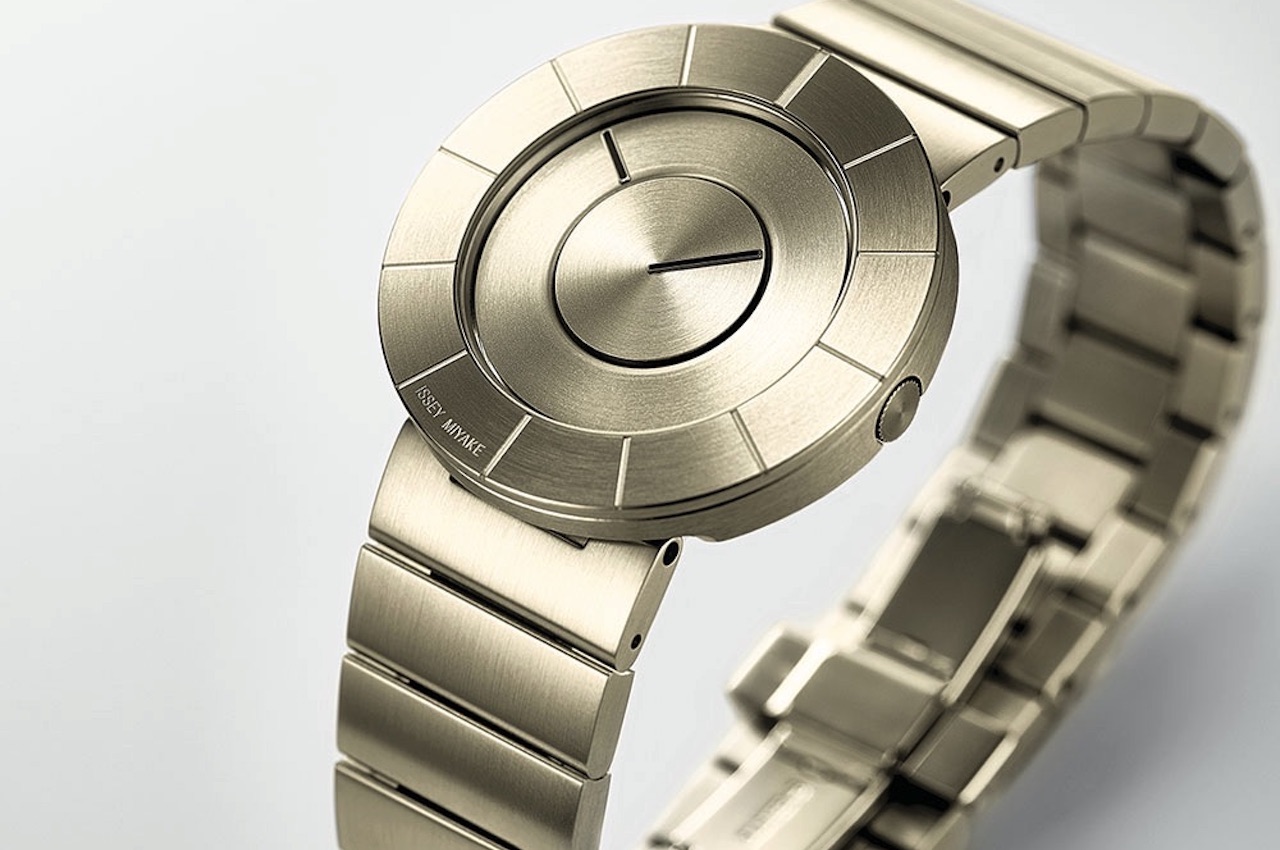 Issey Miyake TO Watch updated with all-light gold, all-silver, and  all-black finish - Yanko Design
