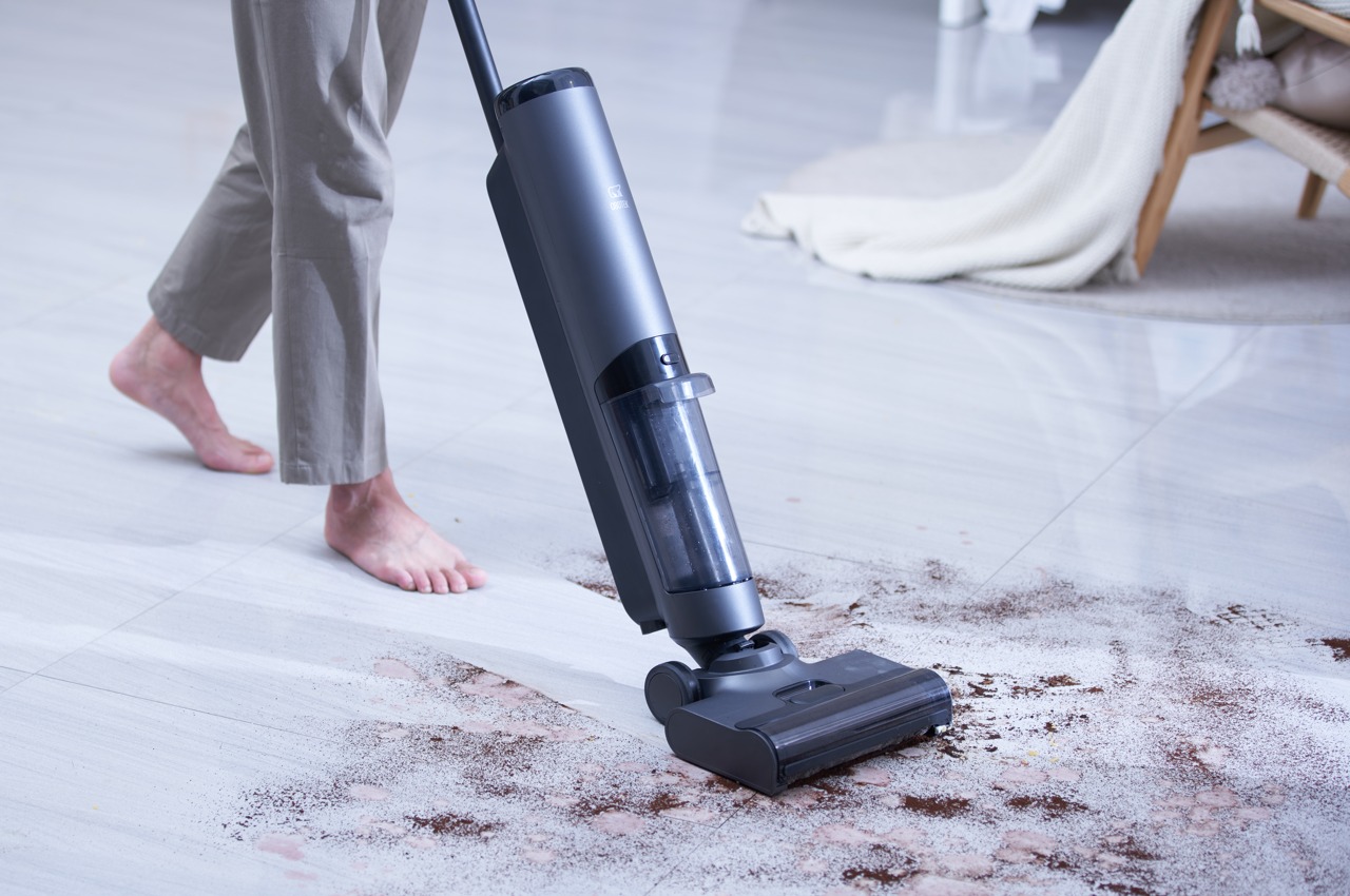 https://www.yankodesign.com/images/design_news/2022/04/mop_vacuum_cleaner_for_hassle-free_cleaning_experience_hero.jpg