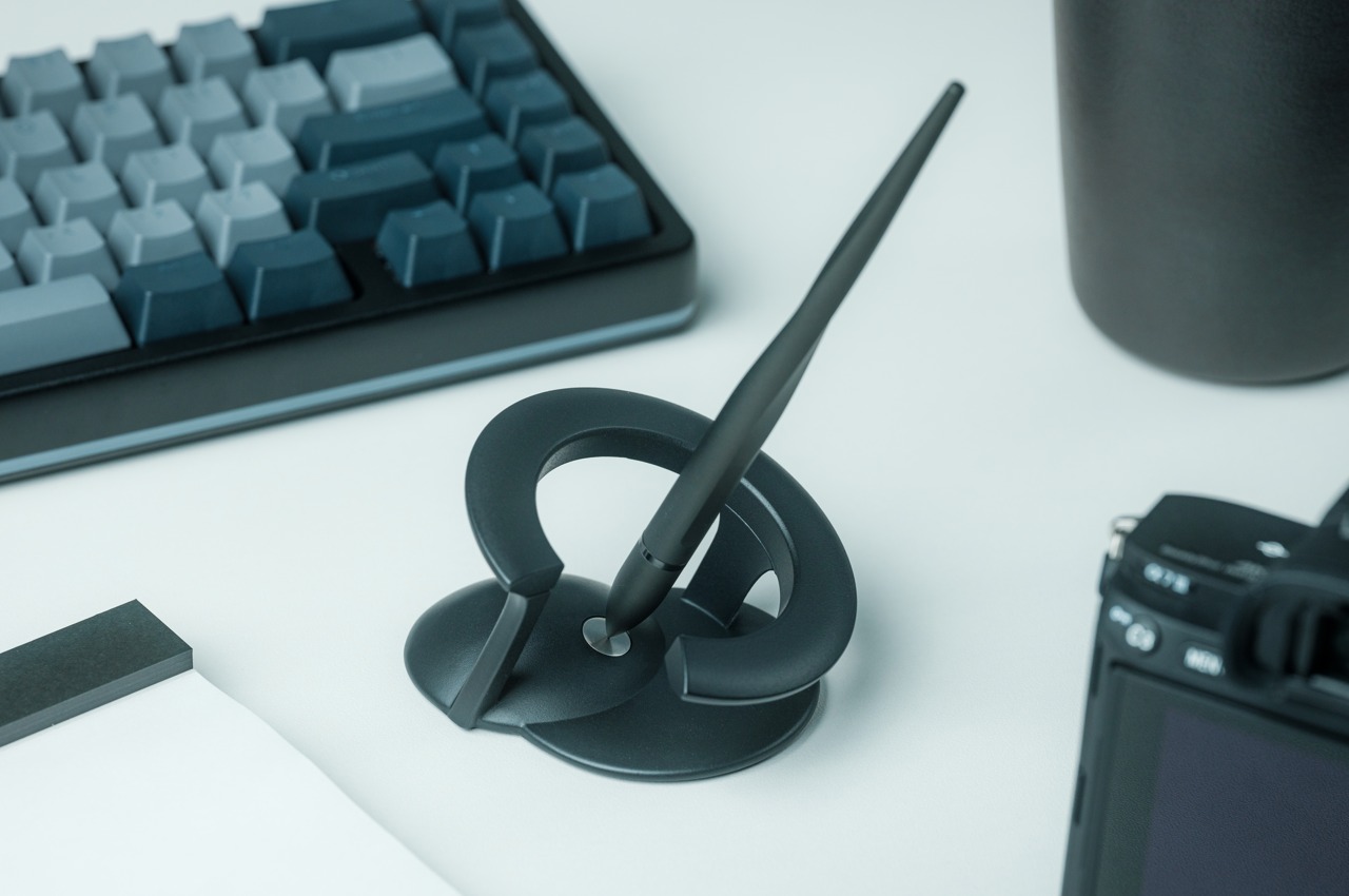 Curva Pen is designed to get you hooked into loving writing again - Yanko  Design