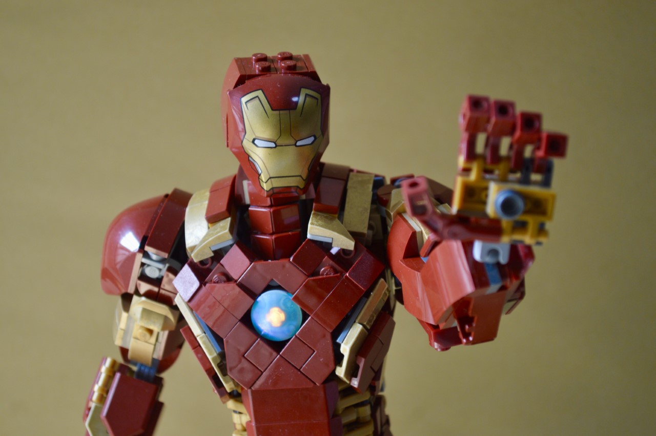 Custom Lego Iron Man Figurine Comes With Movable Arms And Legs And Even A Glowing Arc Reactor Yanko Design
