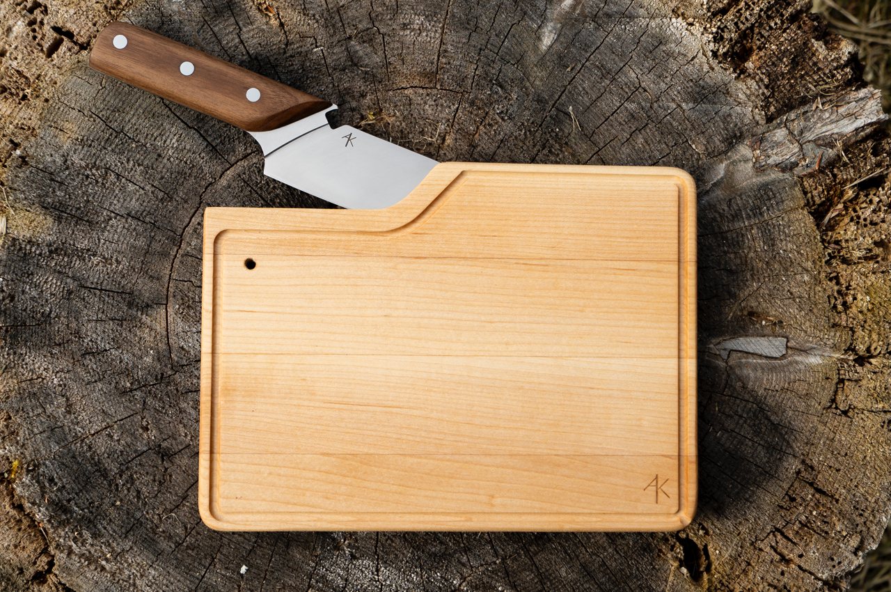#This travel cutting board with a built-in knife cuts out the stress of food prep on the go