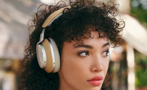 https://www.yankodesign.com/images/design_news/2022/09/bowers-wilkins-px8-wireless-headphones-redefine-luxury-and-performance-at-a-steep-price/Bowers-Wilkins-Px8-wireless-headphones-5-510x314.jpg