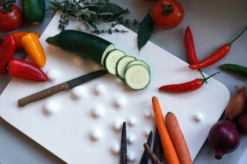 Make meal prep hassle-free again with this space-saving cutting board! -  Yanko Design