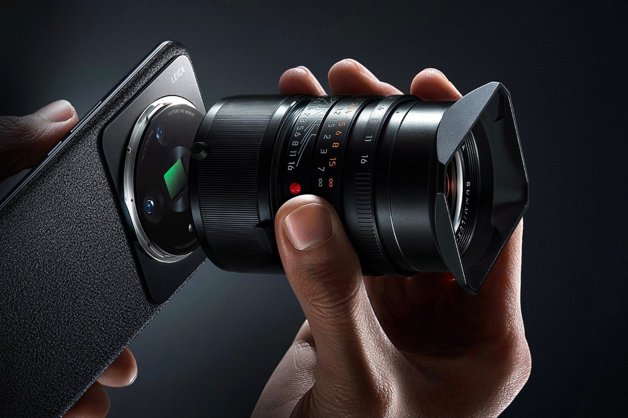 Xiaomi prototypes way to mount a full-size lens onto the 12S Ultra