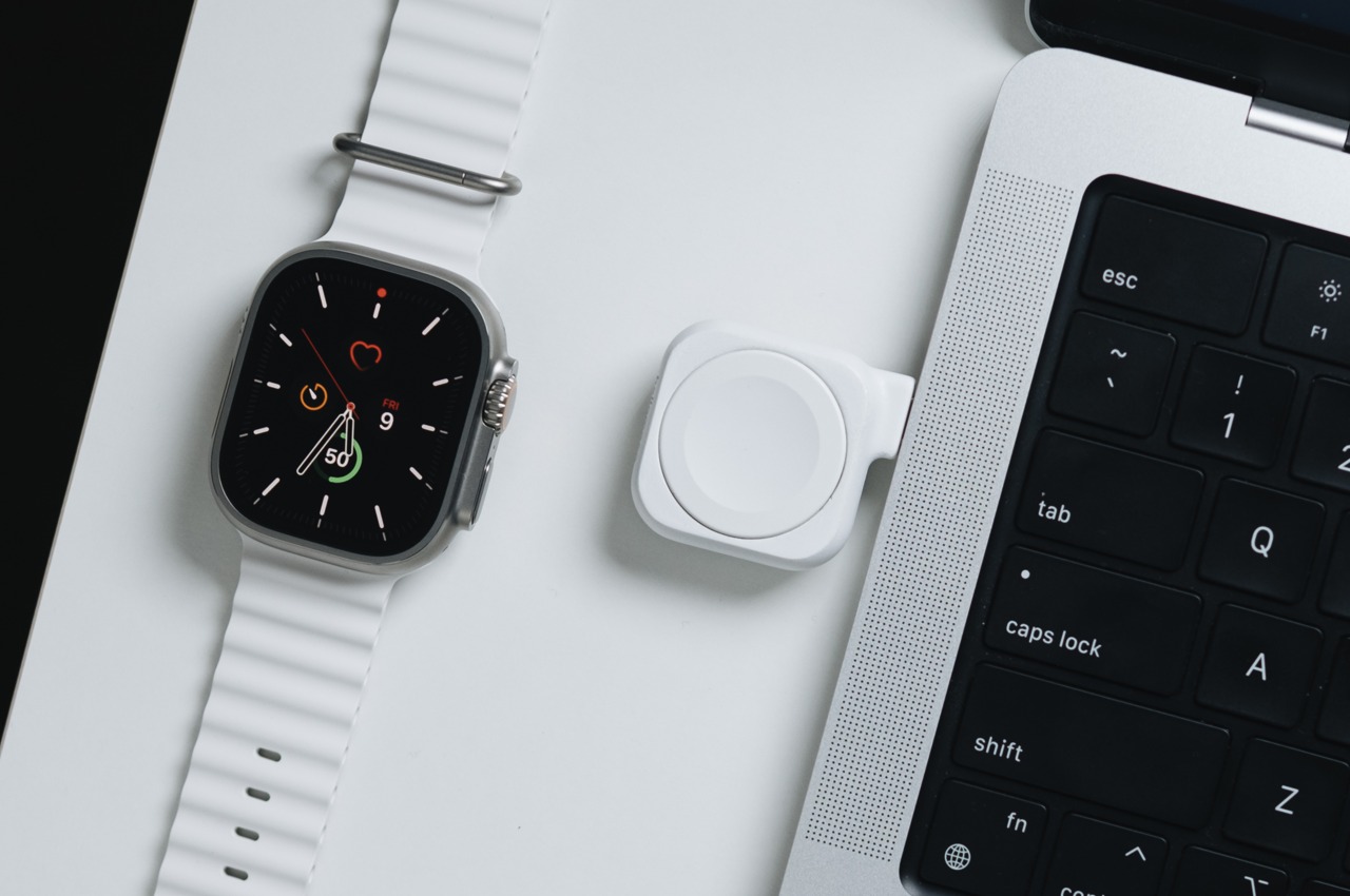 #The smallest Apple Watch Fast Charger cuts the cord for maximum mobility