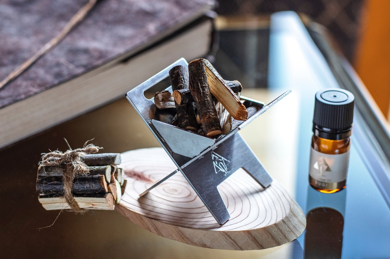 #This tiny bonfire combines an aroma diffuser and pocket stove to bring the outdoor experience indoor