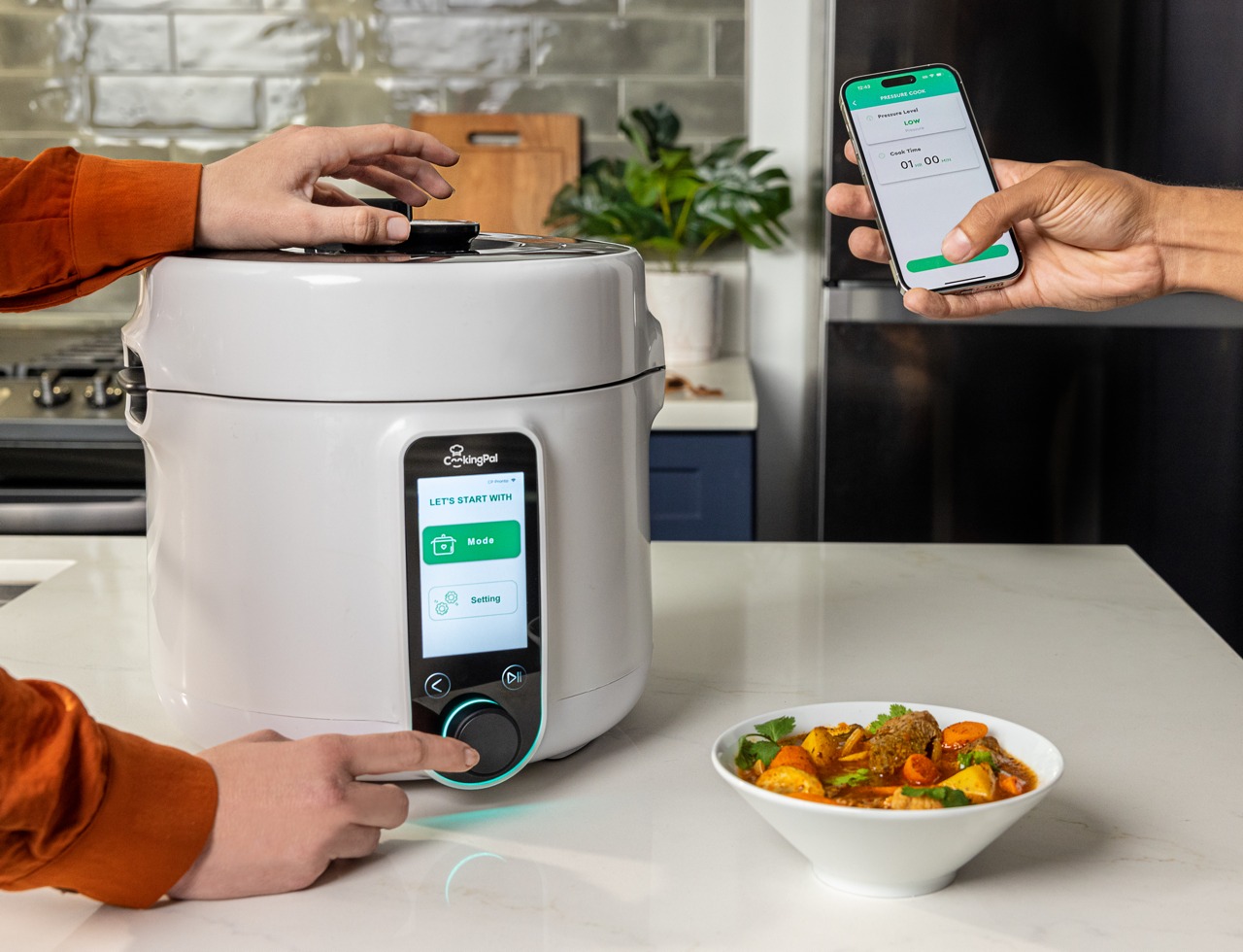 https://www.yankodesign.com/images/design_news/2023/02/this-modular-kitchen-appliance-does-the-job-of-a-weighing-scale-pressure-cooker-saucepan-and-air-fryer/this_smart_pressure_cooker_and_air_fryer_is_a_powerhouse_08.jpg
