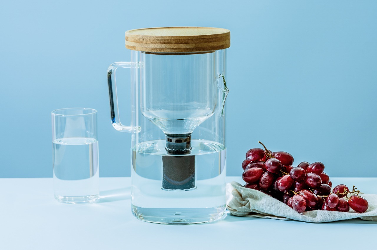 https://www.yankodesign.com/images/design_news/2023/04/first_all_glass_water_filteration_pitcher_hero.jpg