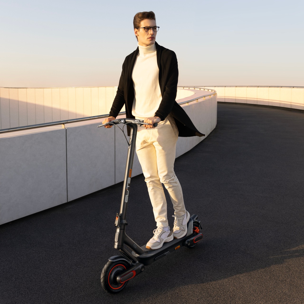 This foldable e-scooter comes with a max range of 37 miles, making