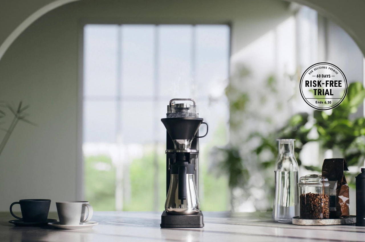 https://www.yankodesign.com/images/design_news/2023/06/aesthetic-automatic-coffee-machine-lets-you-experience-the-brewing-process/1.jpg