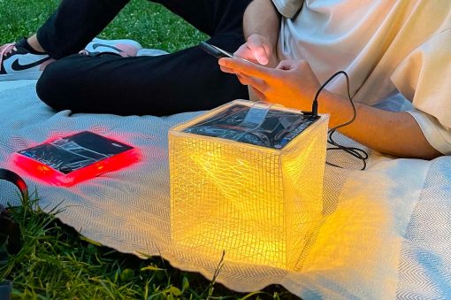 https://www.yankodesign.com/images/design_news/2023/06/this-charming-origami-inspired-cube-brings-both-light-and-power-anywhere-you-need-them/solar-powered_light_that_charges_your_phone_hero-510x339.jpg