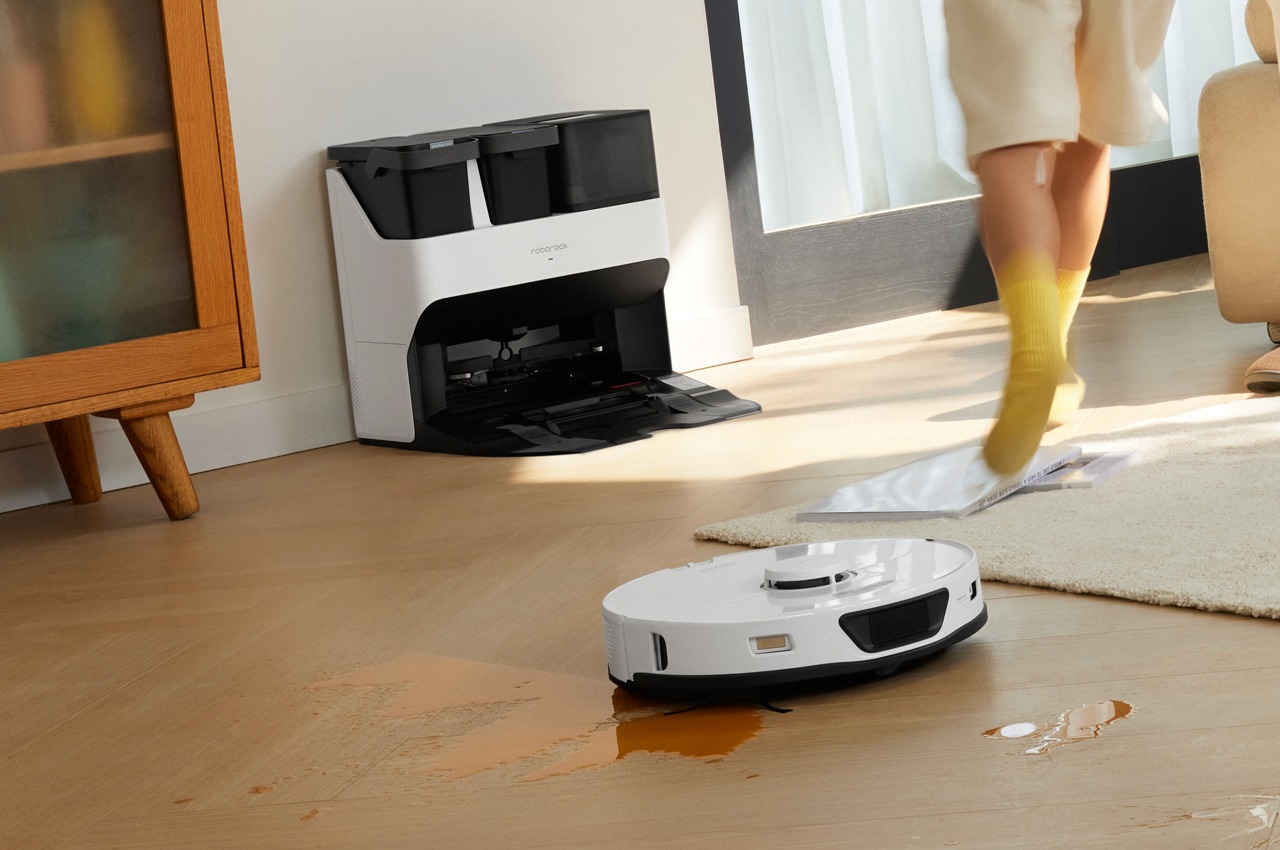 https://www.yankodesign.com/images/design_news/2023/06/this_robot_vacuum_will_clean_your_house_and_then_clean_itself_hero.jpg