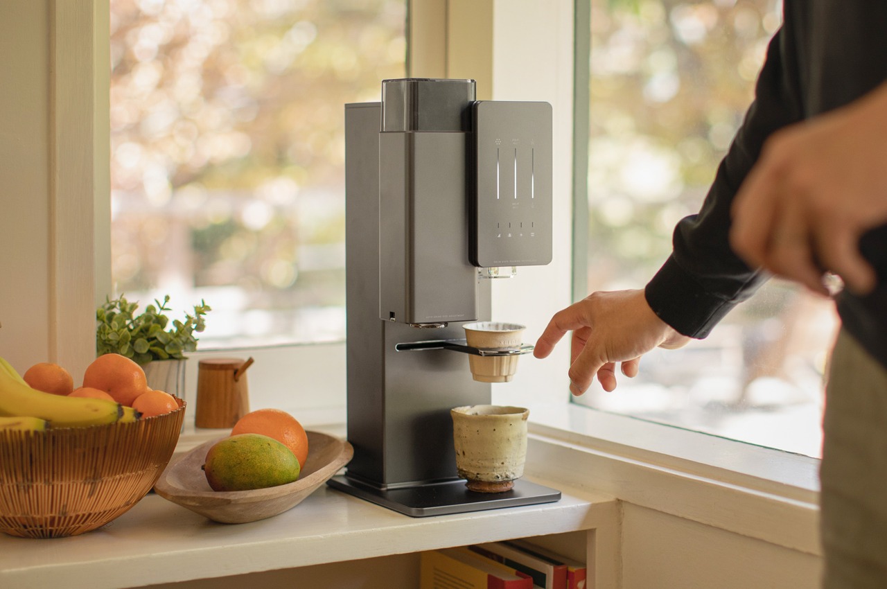 https://www.yankodesign.com/images/design_news/2023/07/6_game-changing_features_that_makes_this_the_Tesla_of_coffee_machine_hero.jpg