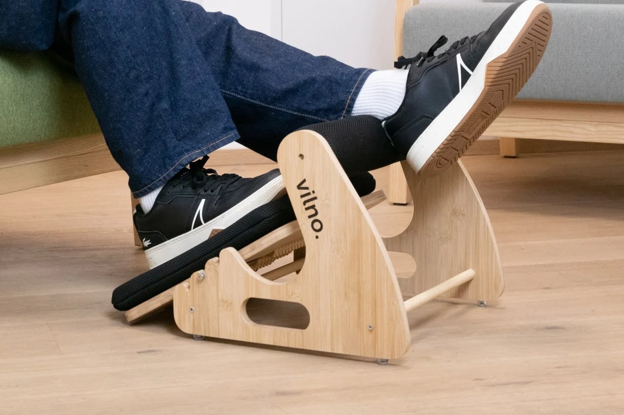 https://www.yankodesign.com/images/design_news/2023/08/how-this-multifunctional-under-desk-footrest-keeps-you-comfortable-and-healthy-even-after-hours-of-sitting/this_footrest_can_fix_your_posture_and_reduce_stress_hero.jpg