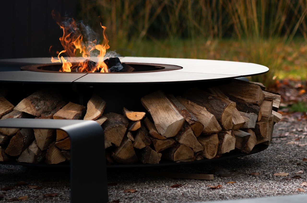 https://www.yankodesign.com/images/design_news/2023/11/5-must-have-functional-fire-pits-to-keep-you-warm-cozy-this-winter-2023/top_5_fire_pits_to_keep_you_warm_and_cozy_hero_1.jpg