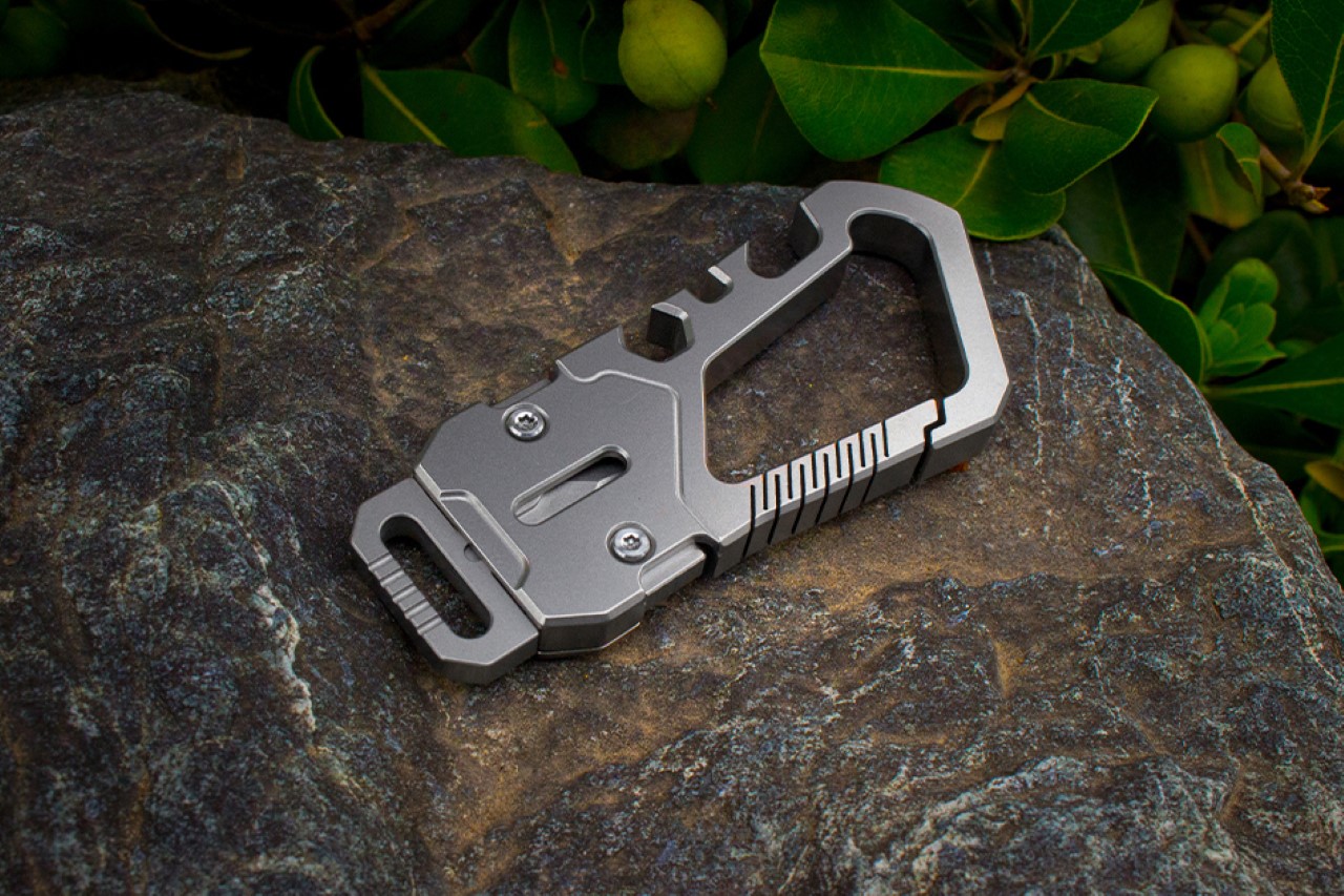 Titanium Alloy Key Carabiner Edc Key Ring Knife With Multi