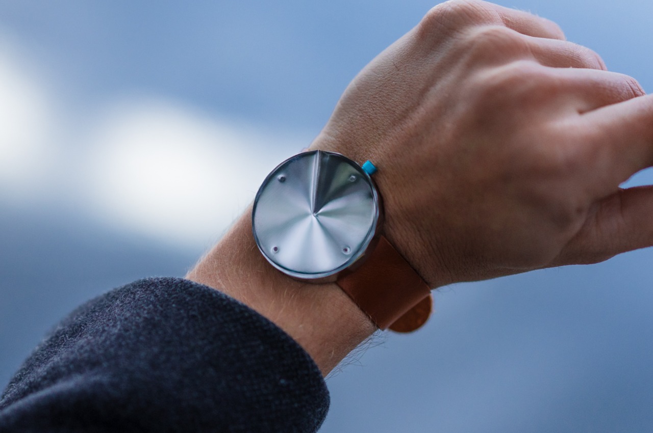 Light is a minimalist watch concept that has a bit of 80s TRON charm -  Yanko Design