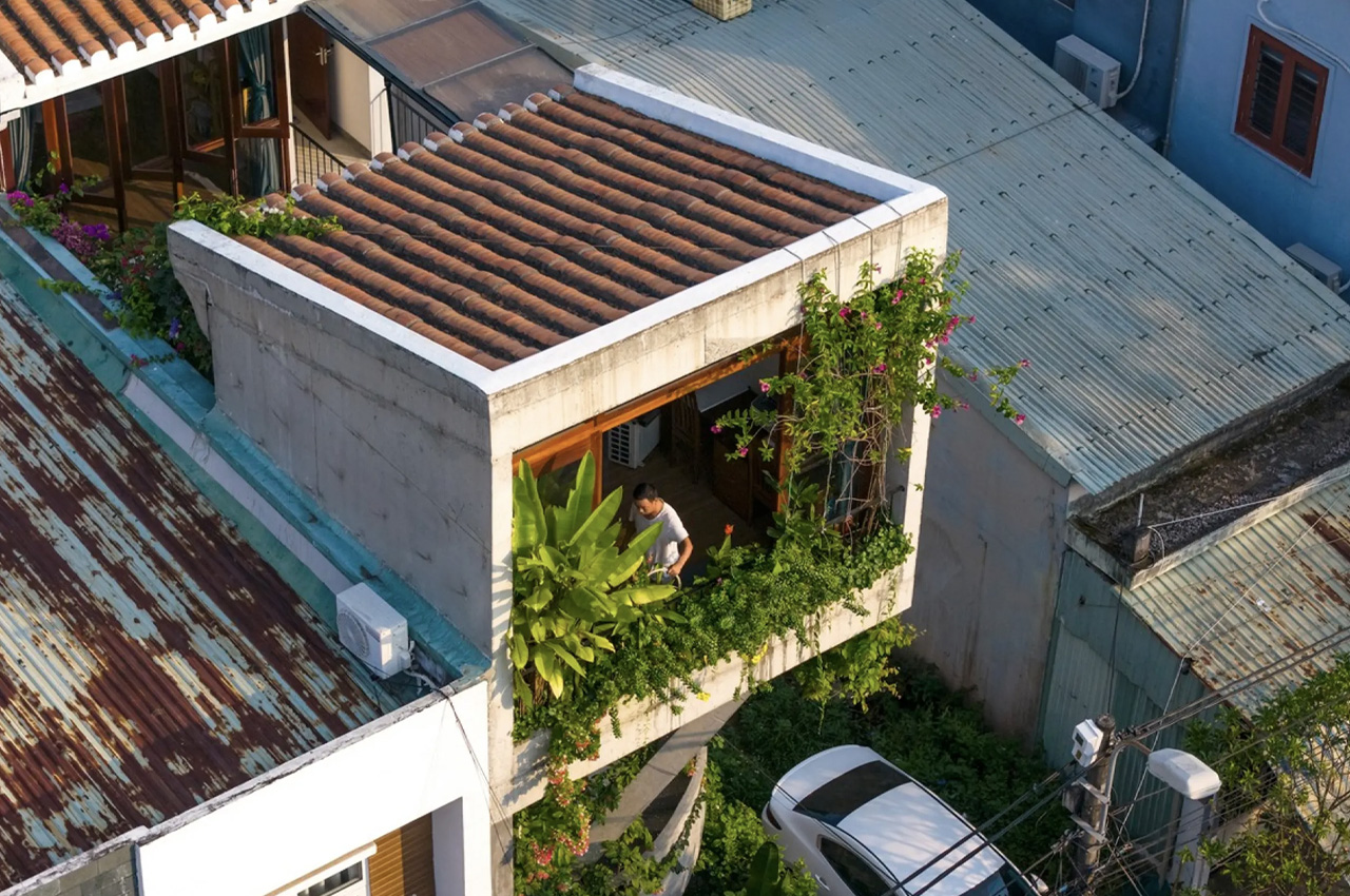 #The Nest House Looks Like A Floating Home In The Midst Of Lush Greenery