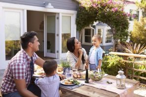 Fly repellent fan is the safest way to keep flies away from your food