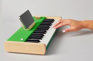 Loog x Duolingo portable piano teaches you the language of music, the fun way