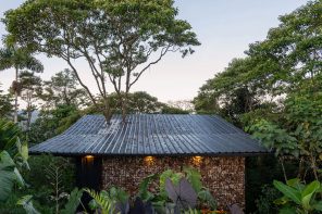 This Beautiful Lodging In The Amazonian Rainforest Is Built Around A Pigüe Tree