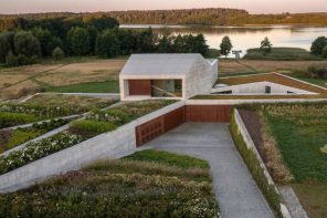 The Loop House Merges The Old & New, And Throws In A Garden Roof In The Mix Too