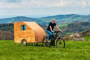 This e-bike-towed wooden trailer is designed for your solo weekend adventure