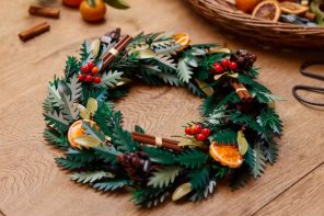 LEGO’s Gorgeous Brick-based Wreath is Easily the Perfect Holiday Centerpiece